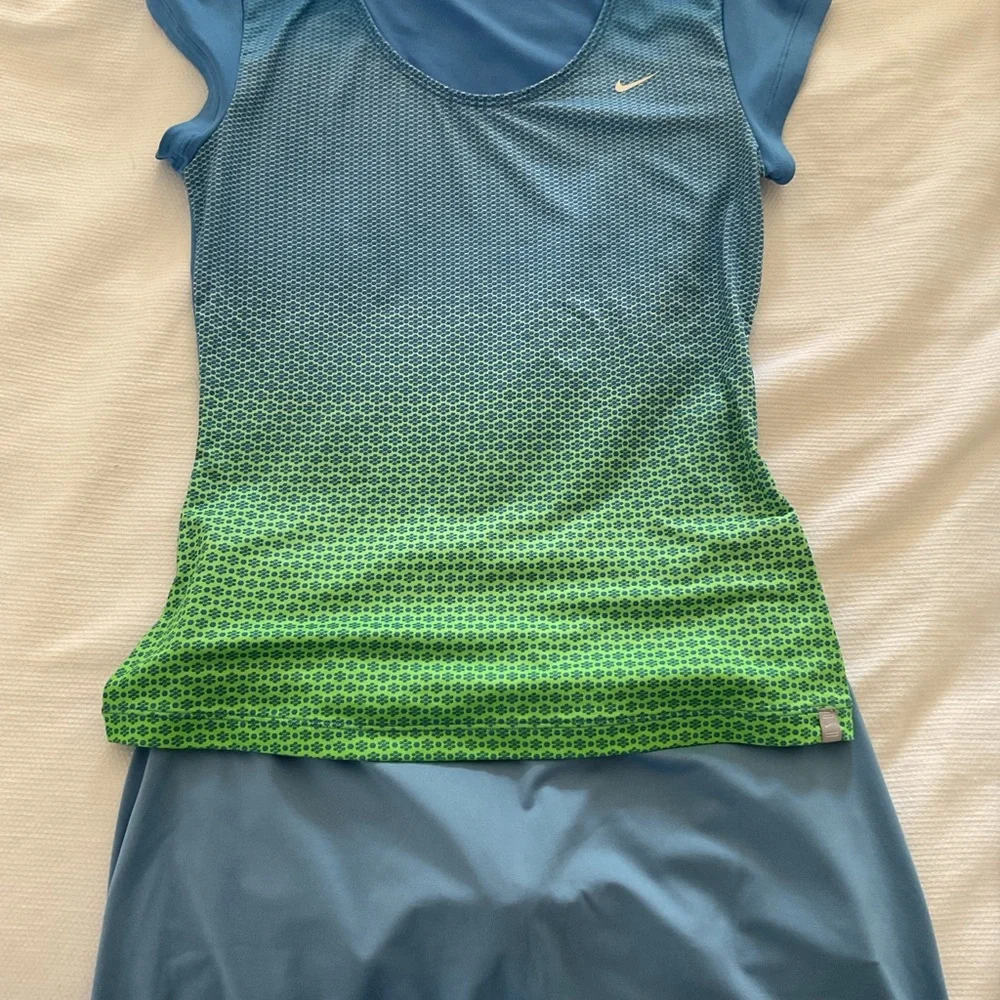 Nike Blue to Green Gradient Performance Tank and Skort Set - Picture 1 of 5